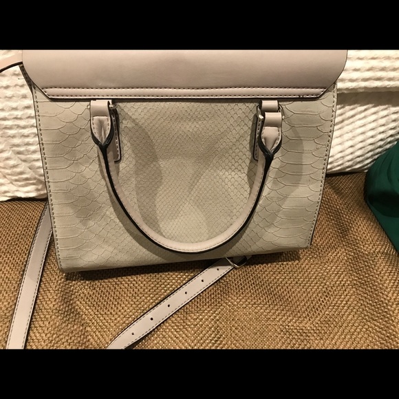 Guess Purse - Picture 4 of 4